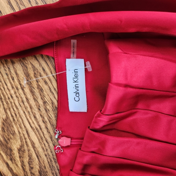 Calvin Klein Sheath Dress Size 8 Red Silky Sleeveless Mini Empire Waist Classic - Picture 5 of 5